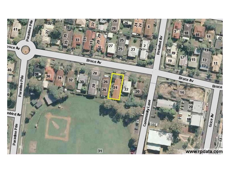 2/24 Bruce Av, Paradise Point QLD 4216