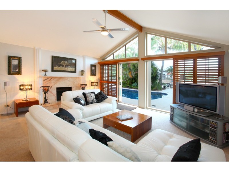 34-36 Cockleshell CT, Runaway Bay QLD 4216