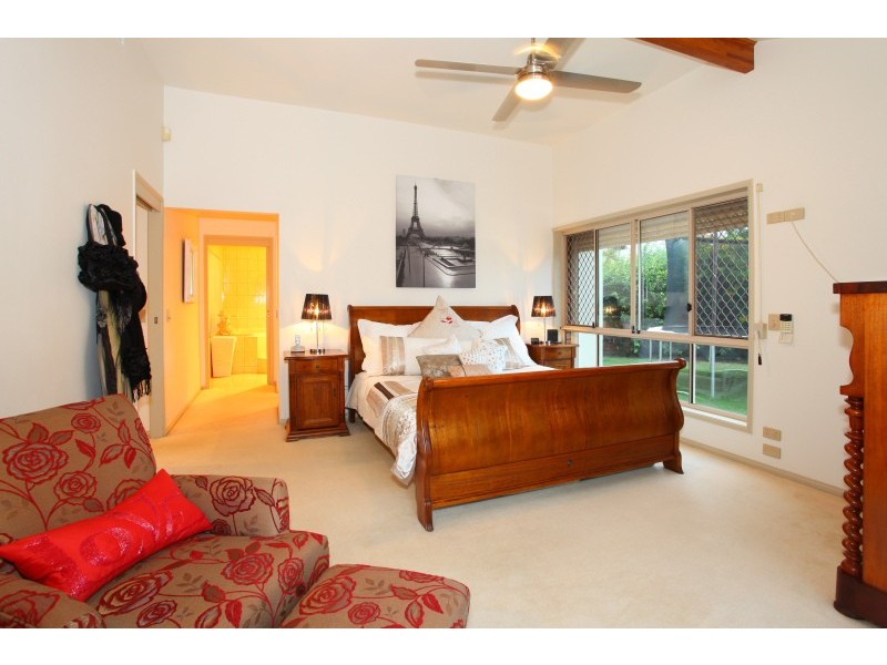 34-36 Cockleshell CT, Runaway Bay QLD 4216