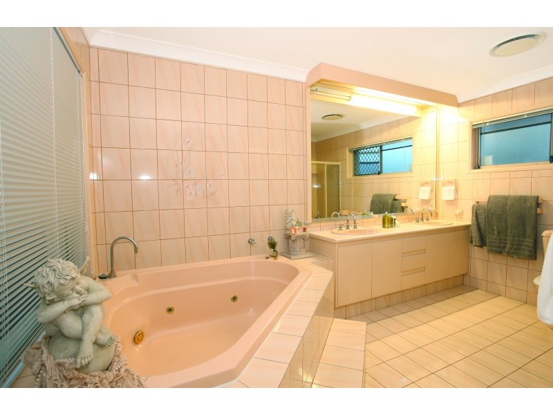 34-36 Cockleshell CT, Runaway Bay QLD 4216