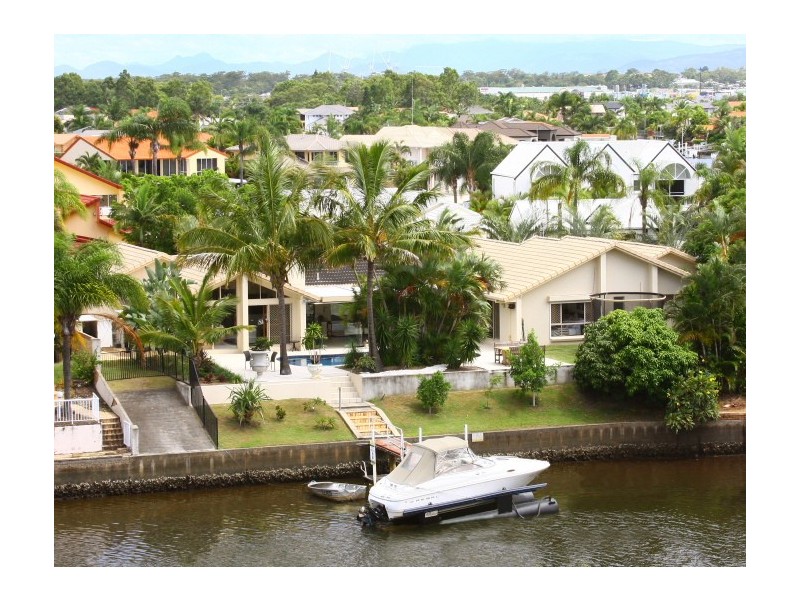 34-36 Cockleshell CT, Runaway Bay QLD 4216