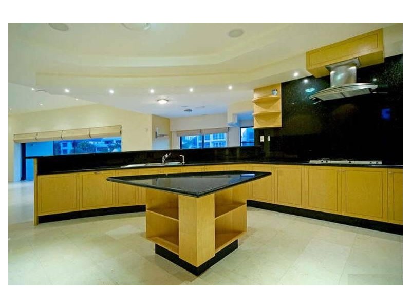 7087 Keyside Close, Hope Island QLD 4212