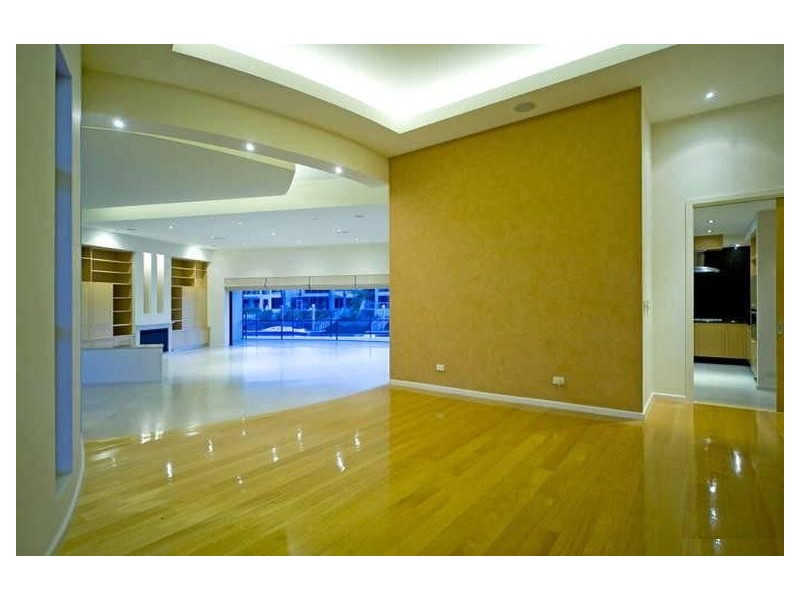 7087 Keyside Close, Hope Island QLD 4212