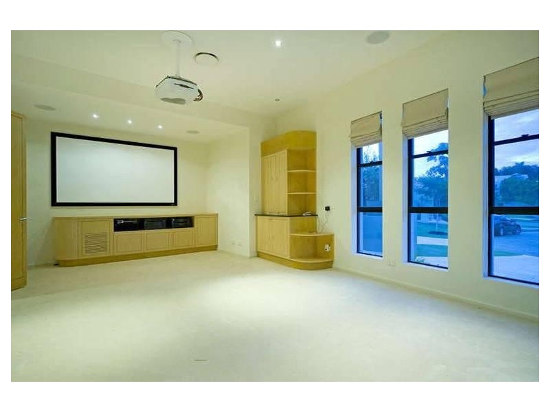 7087 Keyside Close, Hope Island QLD 4212