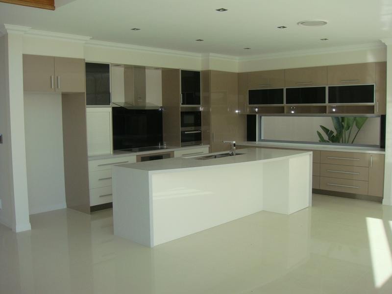 Knightsbridge Pde, Paradise Point QLD 4216