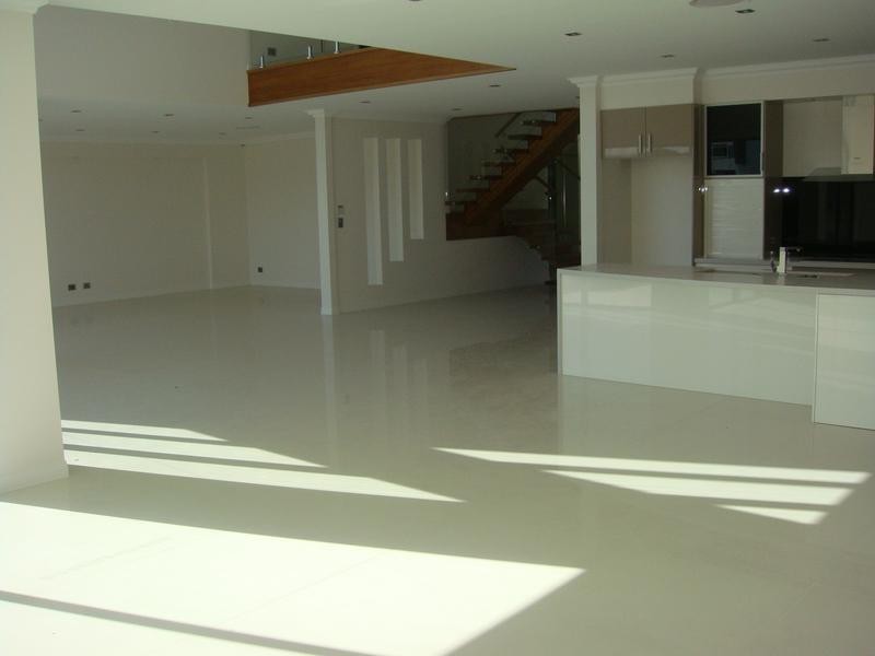 Knightsbridge Pde, Paradise Point QLD 4216