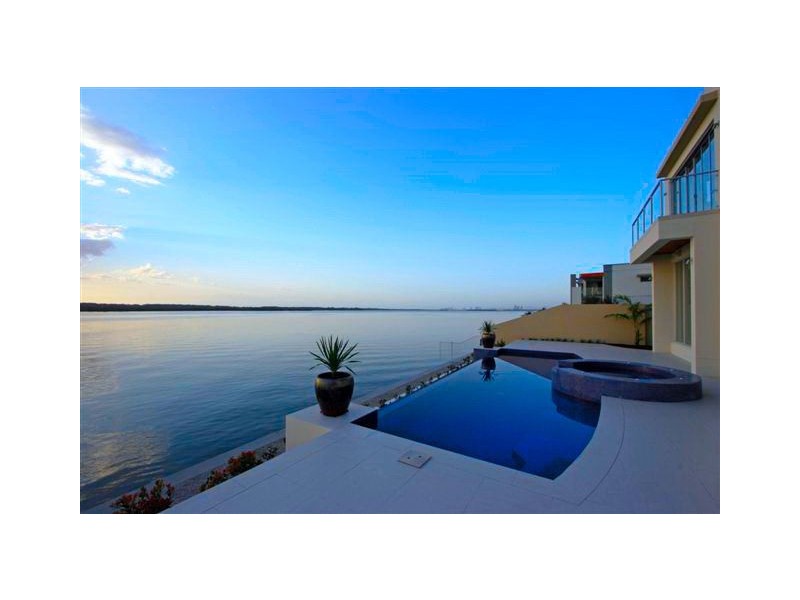 Sovereign Islands QLD 4216