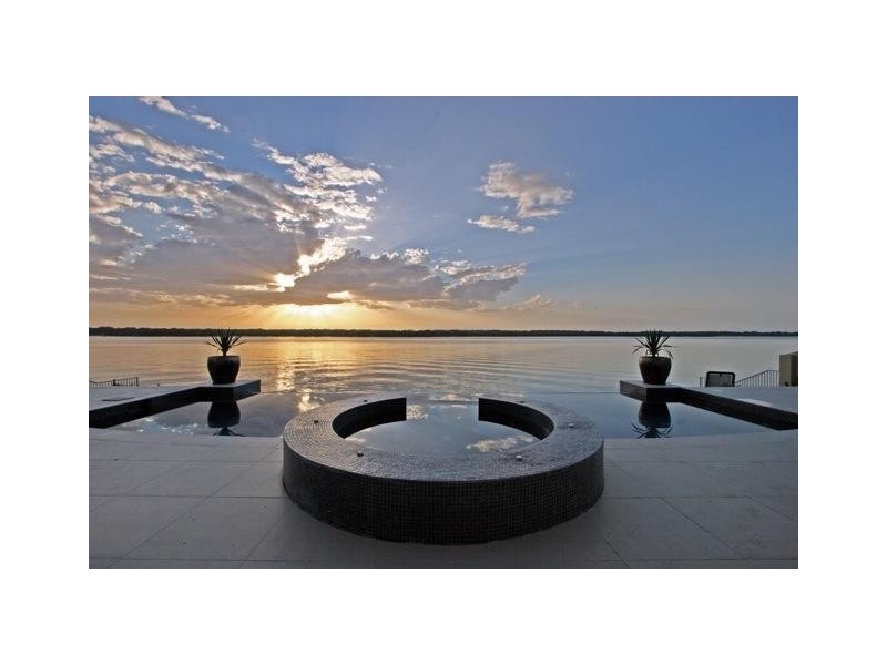 Sovereign Islands QLD 4216