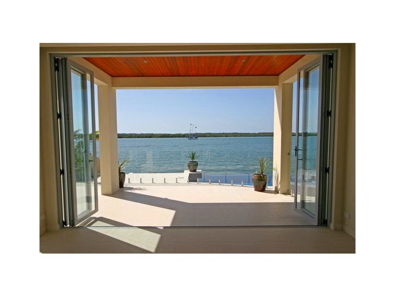 Sovereign Islands QLD 4216