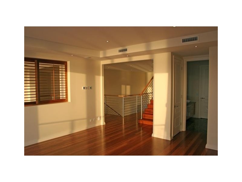 Sovereign Islands QLD 4216