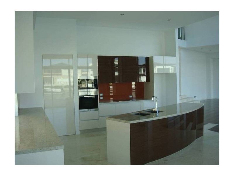 16 Regent Ct, Sovereign Islands QLD 4216