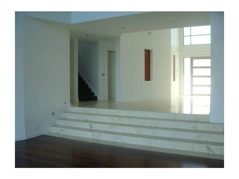 16 Regent Ct, Sovereign Islands QLD 4216