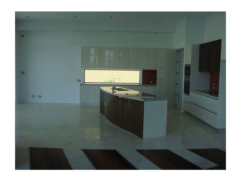 16 Regent Ct, Sovereign Islands QLD 4216