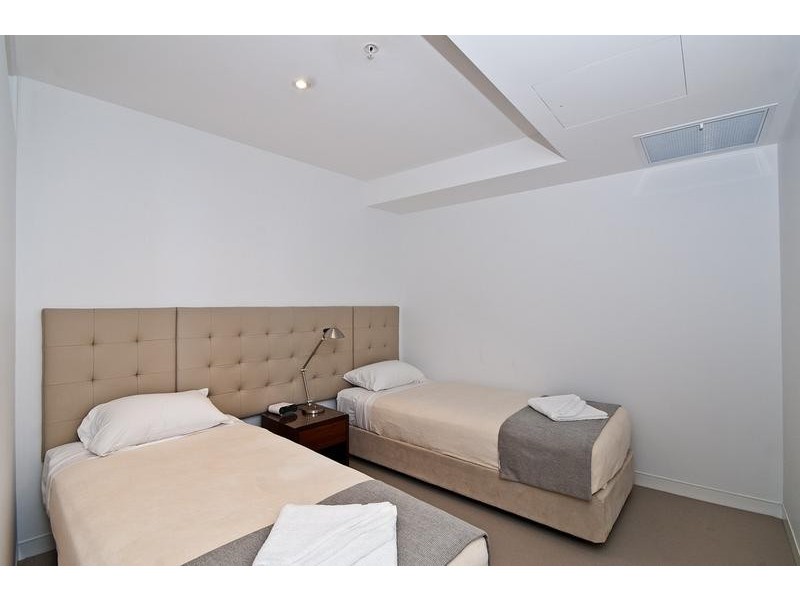 805/4 Charles Ave, Broadbeach QLD 4218