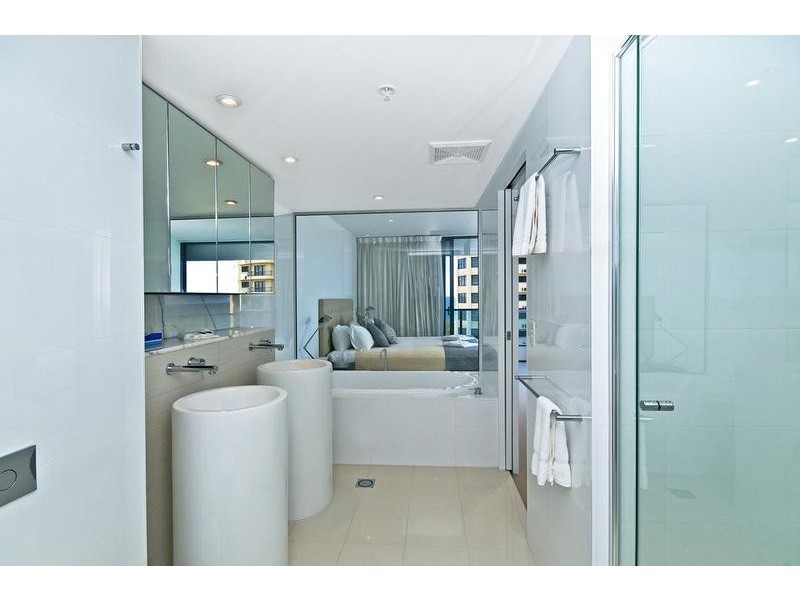 805/4 Charles Ave, Broadbeach QLD 4218