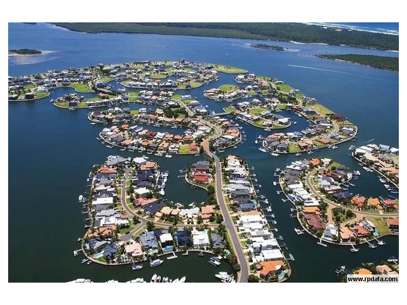 39 Knightsbridge Pde E, Sovereign Islands QLD 4216