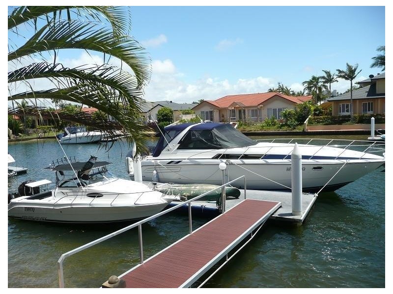 10 Folkstone PL, Runaway Bay QLD 4216