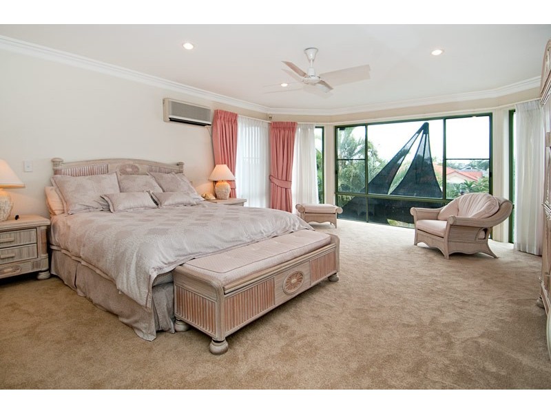 10 Folkstone PL, Runaway Bay QLD 4216