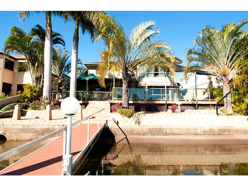 10 Folkstone PL, Runaway Bay QLD 4216