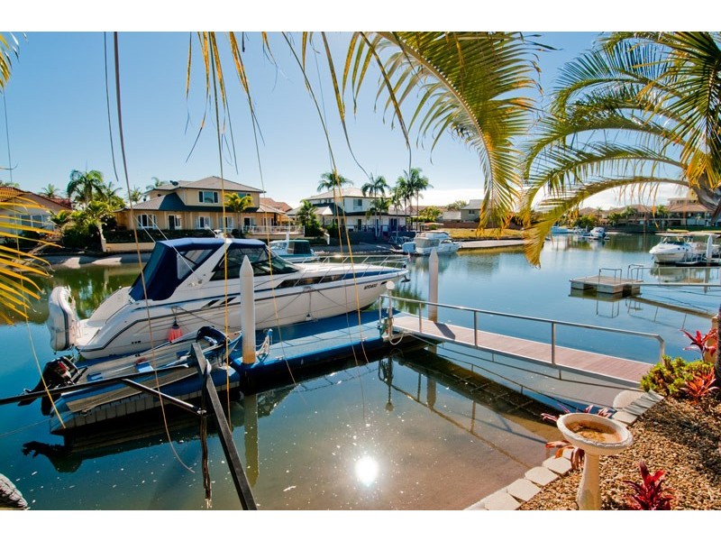 10 Folkstone PL, Runaway Bay QLD 4216