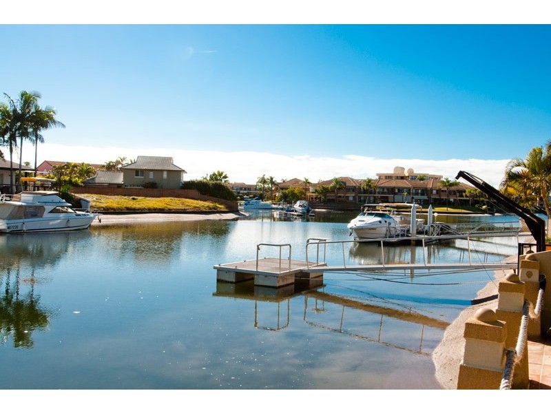 10 Folkstone PL, Runaway Bay QLD 4216