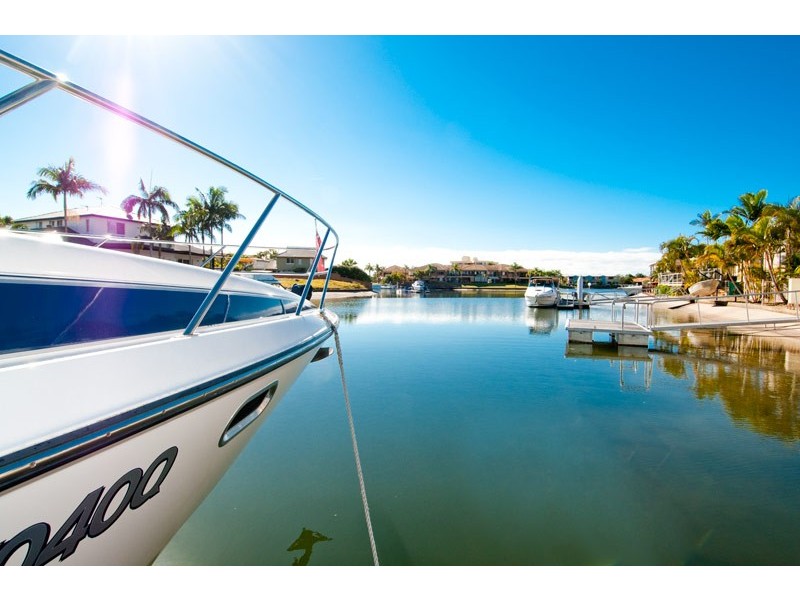 10 Folkstone PL, Runaway Bay QLD 4216