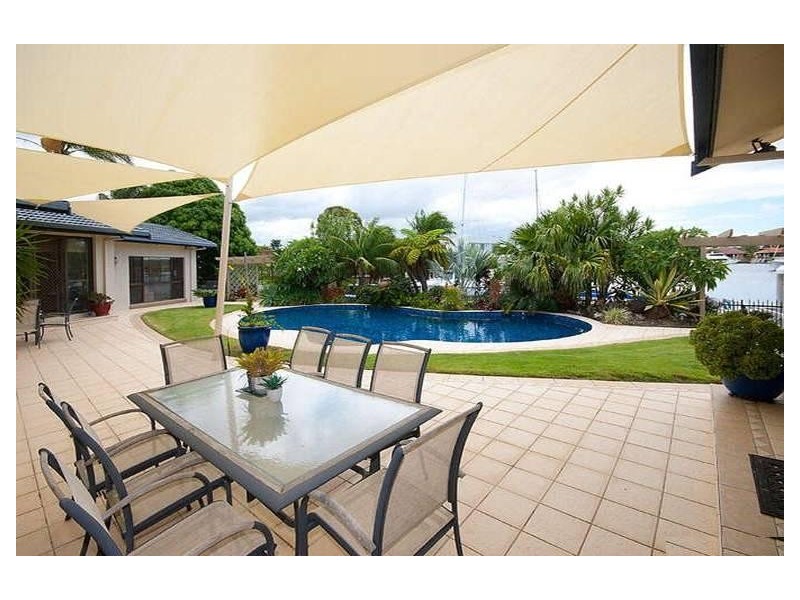 20 Kavieng CT, Runaway Bay QLD 4216