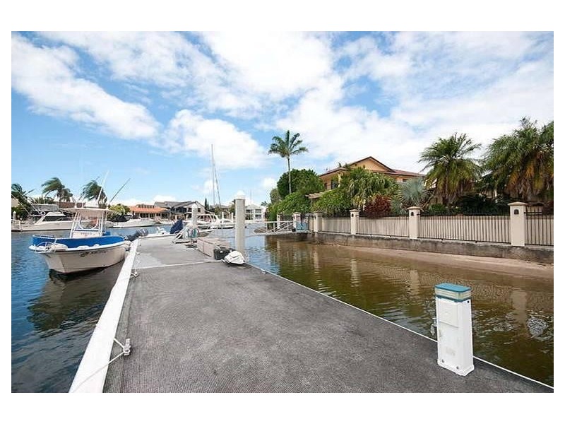 20 Kavieng CT, Runaway Bay QLD 4216