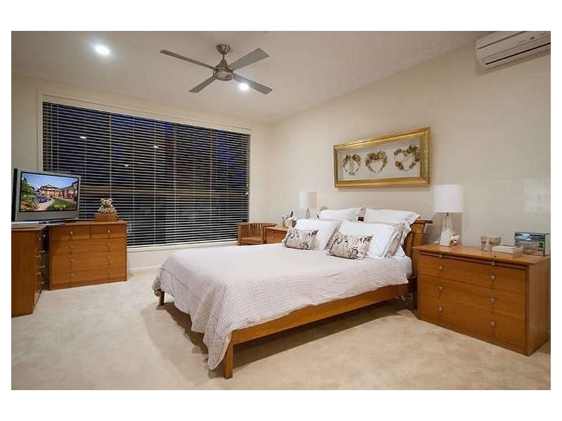 20 Kavieng CT, Runaway Bay QLD 4216