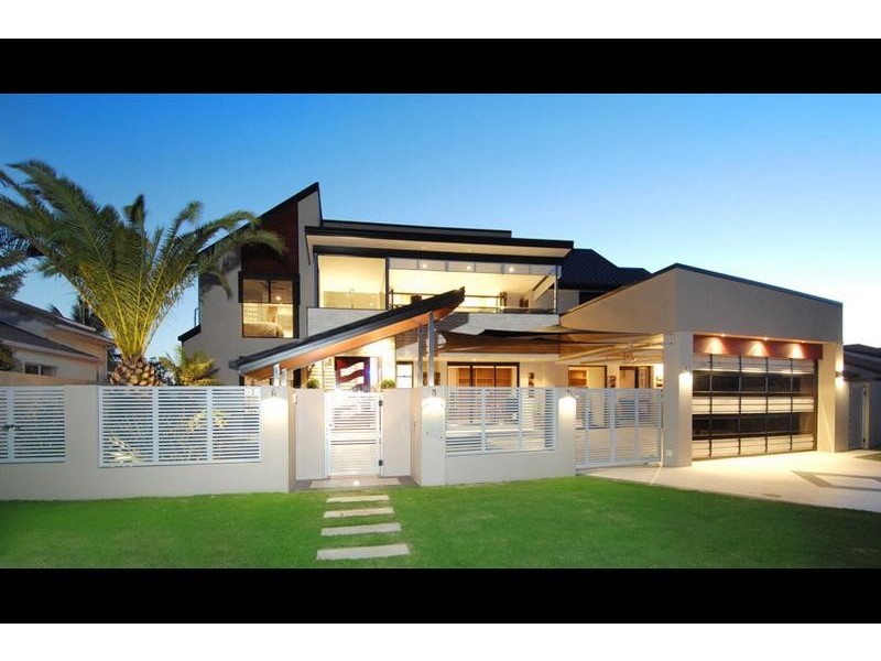 24 Daru Ave, Runaway Bay QLD 4216