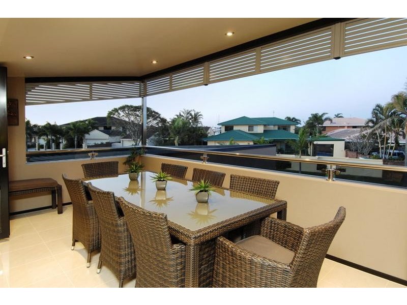 24 Daru Ave, Runaway Bay QLD 4216