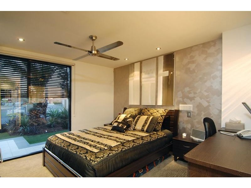 24 Daru Ave, Runaway Bay QLD 4216