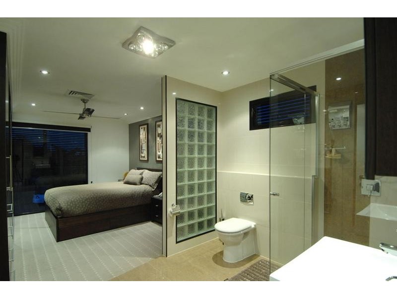 24 Daru Ave, Runaway Bay QLD 4216