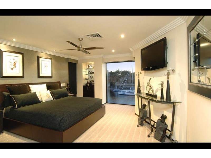 24 Daru Ave, Runaway Bay QLD 4216