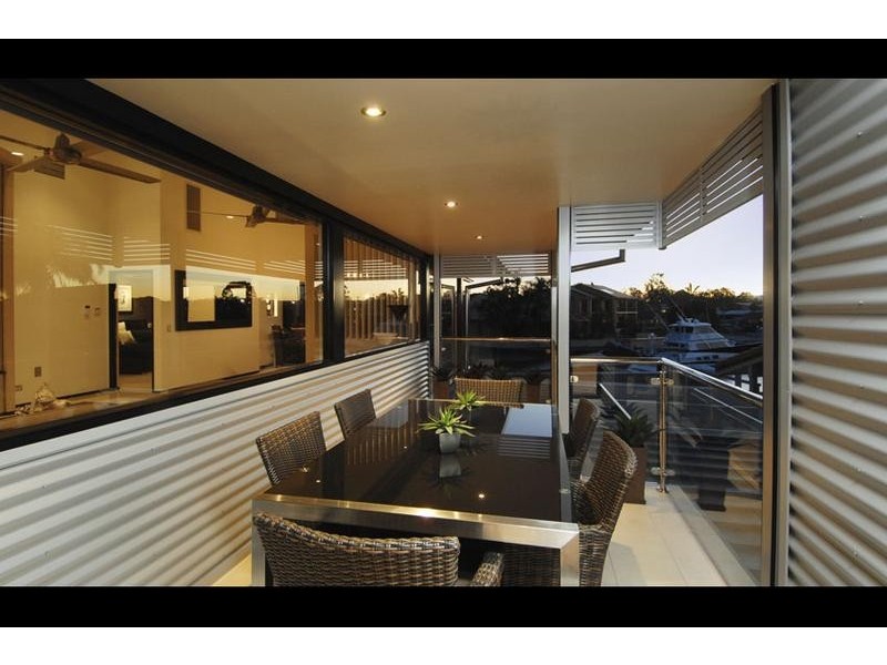 24 Daru Ave, Runaway Bay QLD 4216