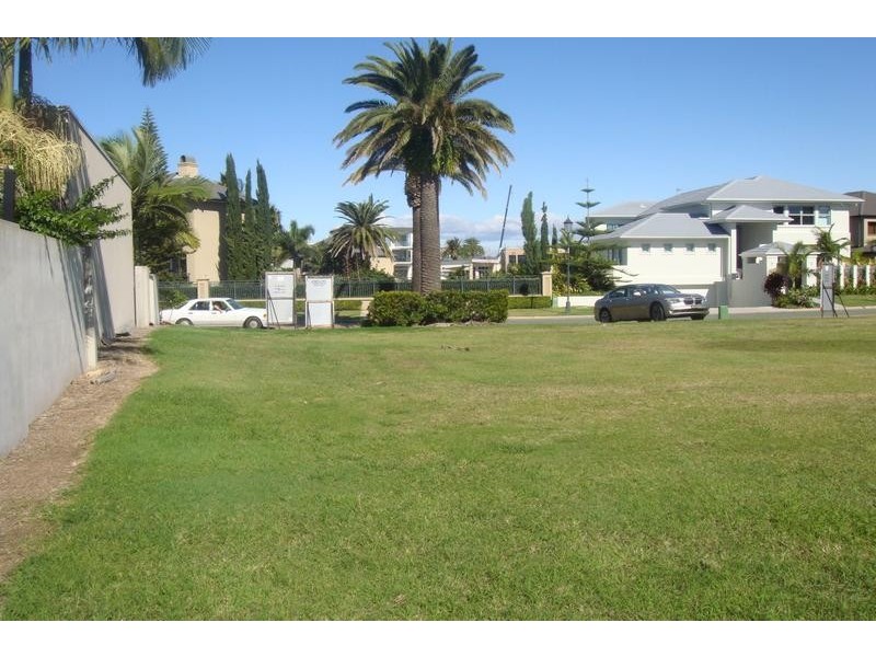 3 Knightsbridge Pde West, Sovereign Islands QLD 4216