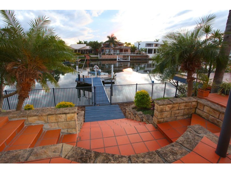 20 Midnight Ct, Runaway Bay QLD 4216