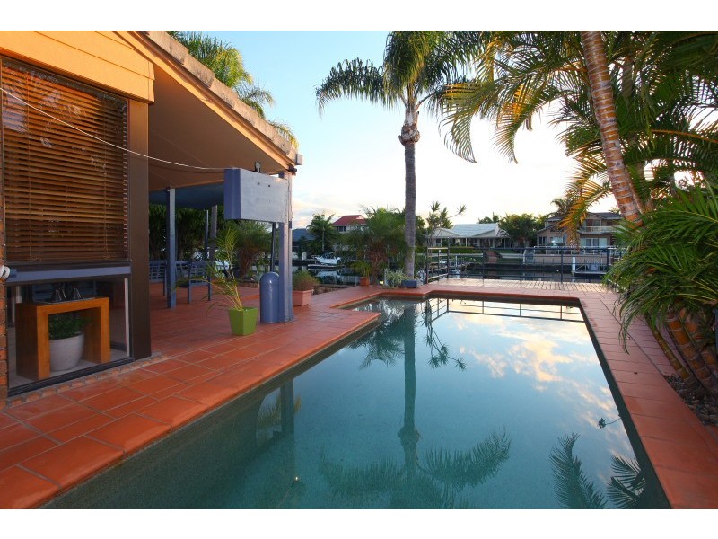 20 Midnight Ct, Runaway Bay QLD 4216