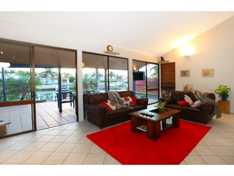 20 Midnight Ct, Runaway Bay QLD 4216