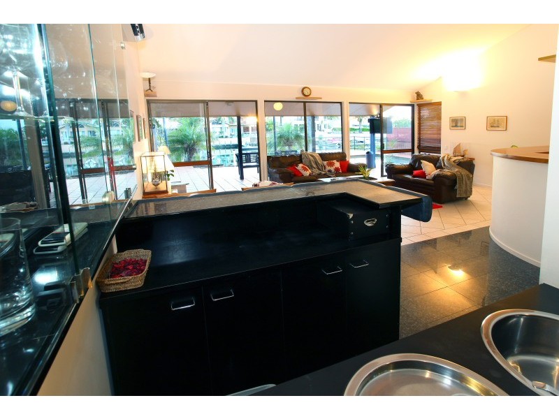 20 Midnight Ct, Runaway Bay QLD 4216