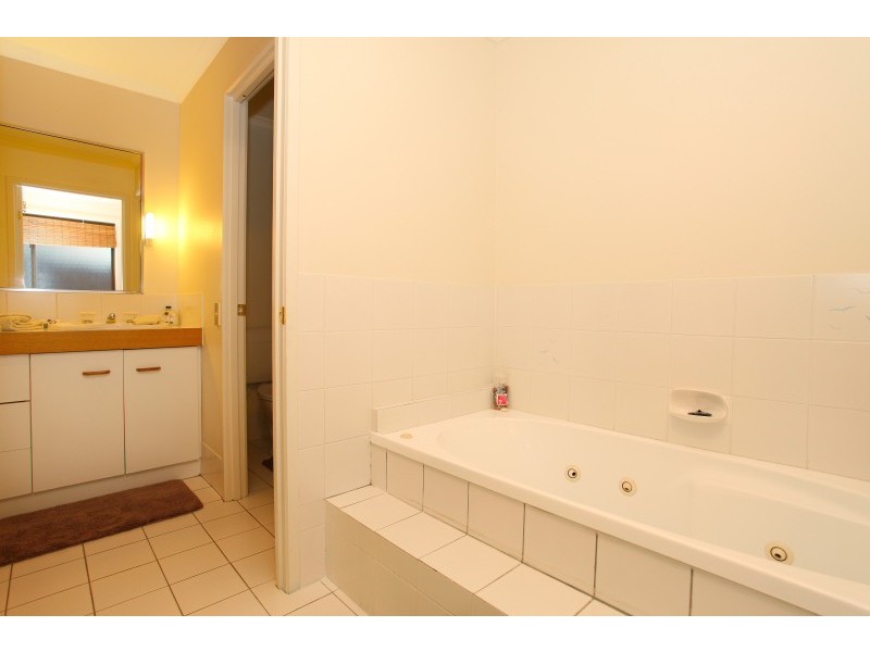 20 Midnight Ct, Runaway Bay QLD 4216