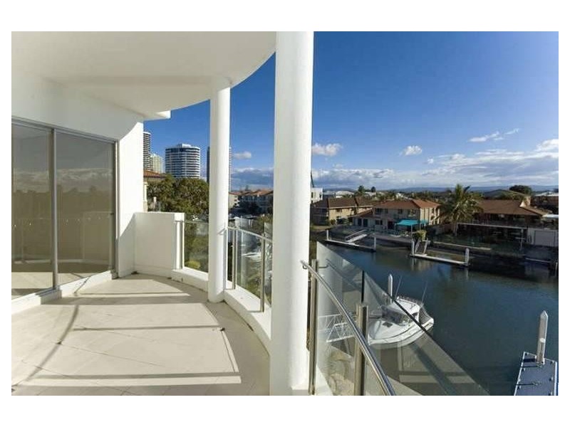 9/32 Oatland Ave, Runaway Bay QLD 4216