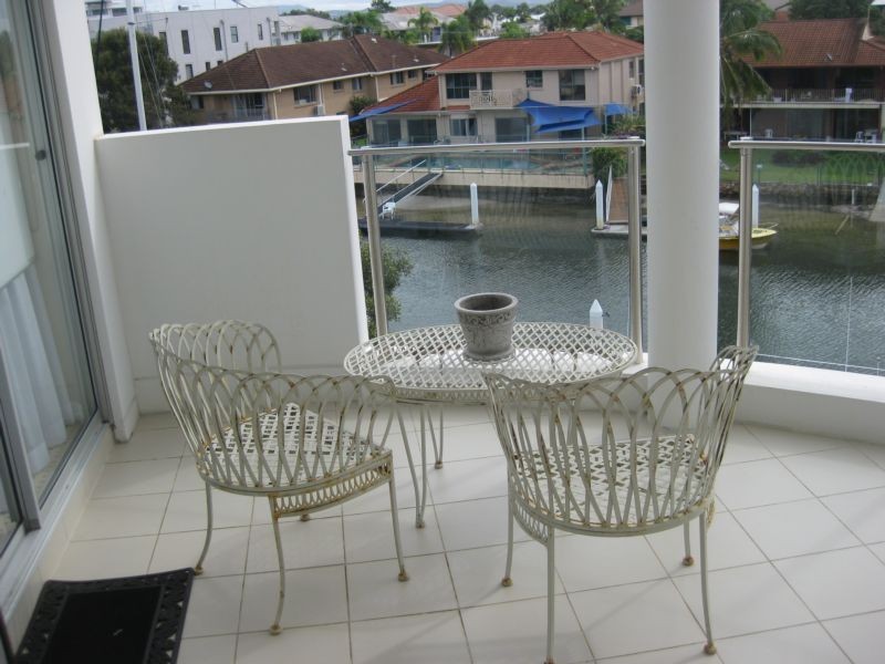 9/32 Oatland Espl, Runaway Bay QLD 4216