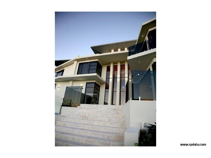4 King Charles, Sovereign Islands QLD 4216