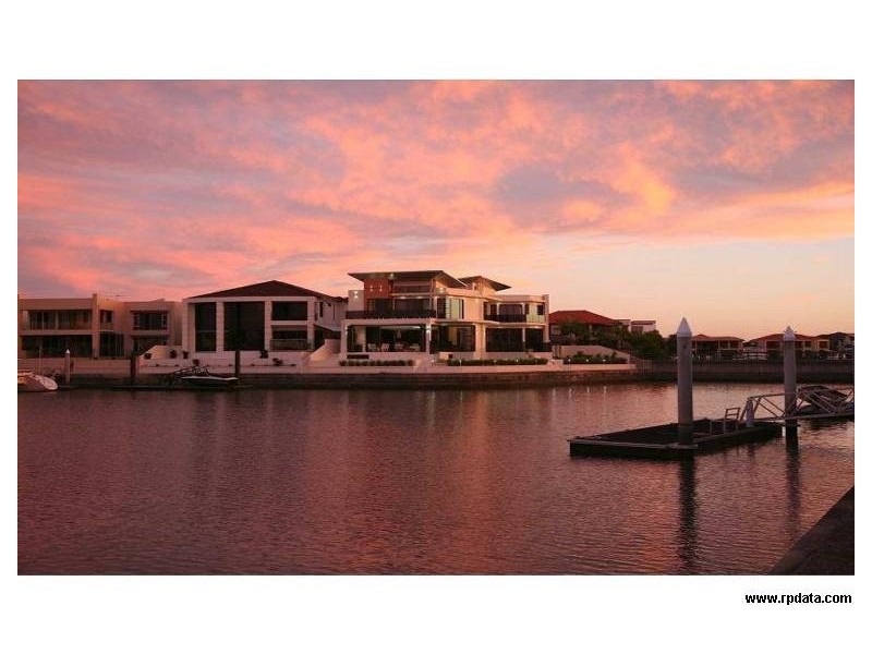 4 King Charles, Sovereign Islands QLD 4216