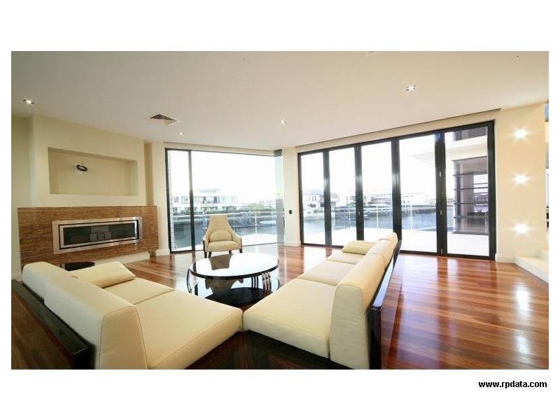 4 King Charles, Sovereign Islands QLD 4216