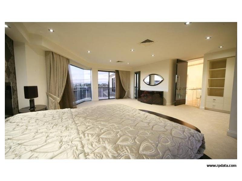 4 King Charles, Sovereign Islands QLD 4216