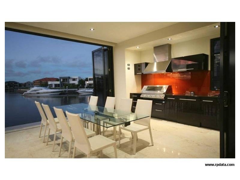 4 King Charles, Sovereign Islands QLD 4216
