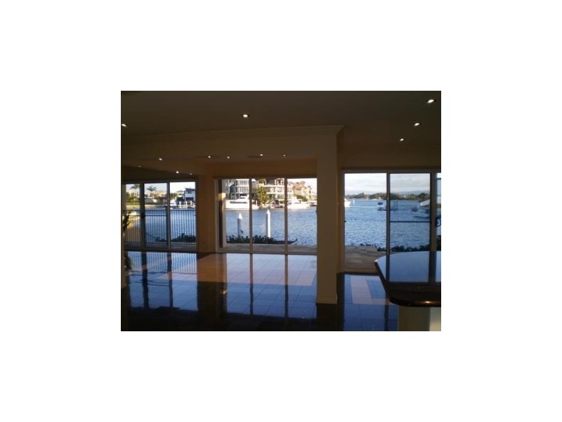 Sovereign Islands QLD 4216