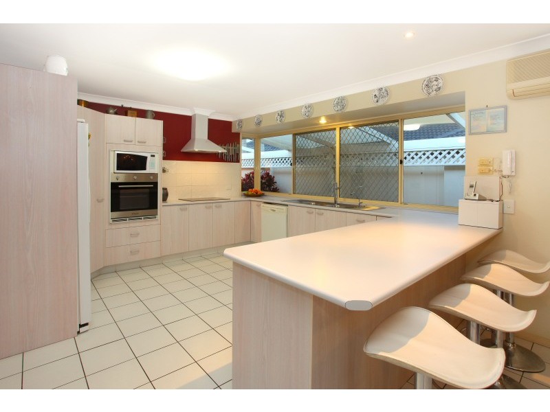 34 NIRVANA CT, Runaway Bay QLD 4216